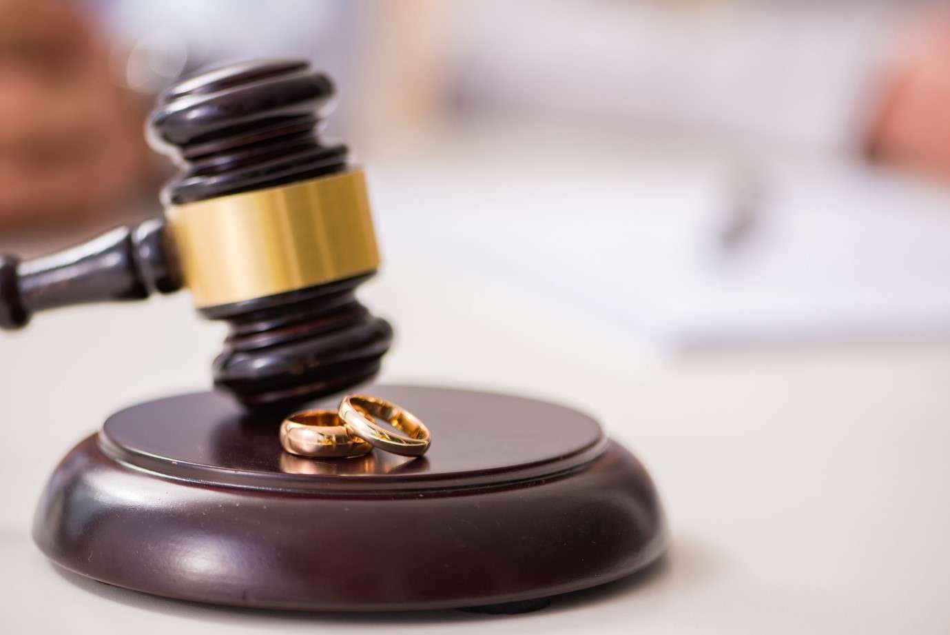 بررسی ادله شخص برای طلاق غیابی و صدور حکم