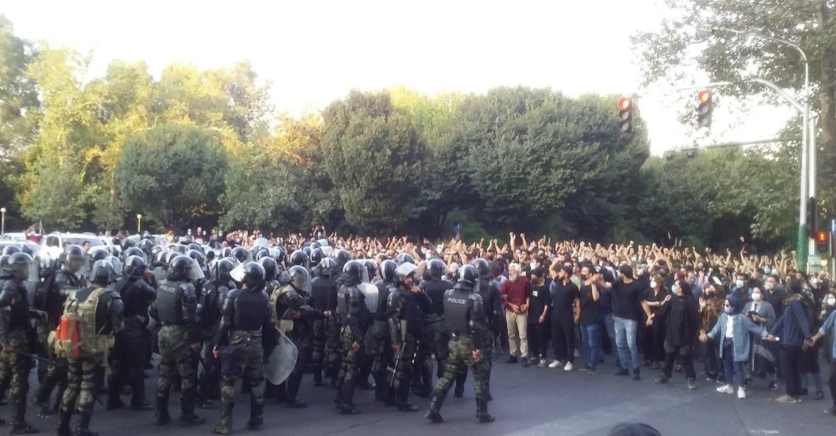 تجمعات خیابانی و دستگیر شدن توسط نیروهای امنیتی